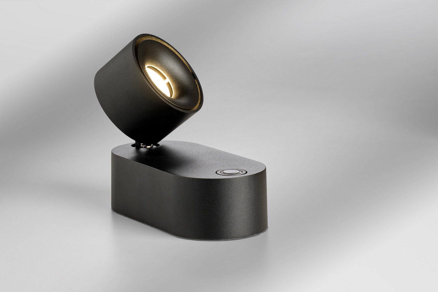 Spot rechargeable avec éclairage LED intégré Akku - Lupia Licht par  Holtkotter - Réf. 23060110 - mobile